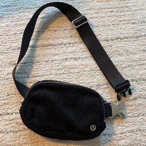 lululemon athletica Black Fleece Belt Bag